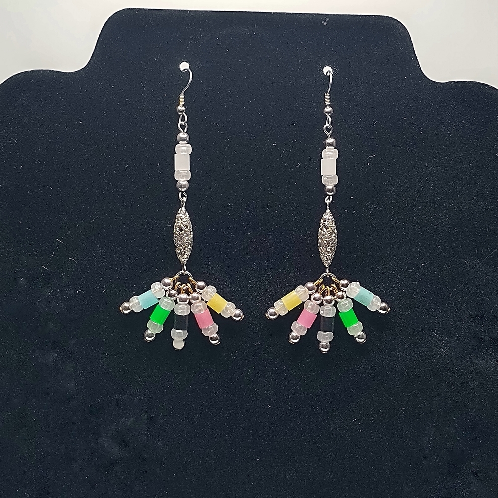 GLOW EARRINGS - Picture 7 of 9
